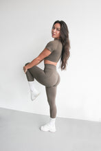 Load image into Gallery viewer, Determined 2.0 Scrunch SET