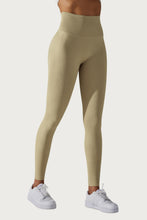 Load image into Gallery viewer, Slay Scrunch Leggings
